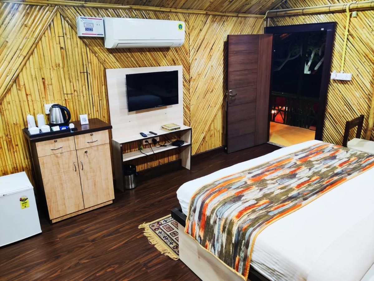 Hotel Bamboo Castle Jaipur Ngoại thất bức ảnh